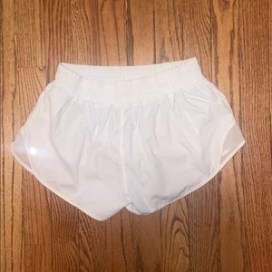 Lululemon hotty hot shorts, white, 2.5 inseam and size 6!